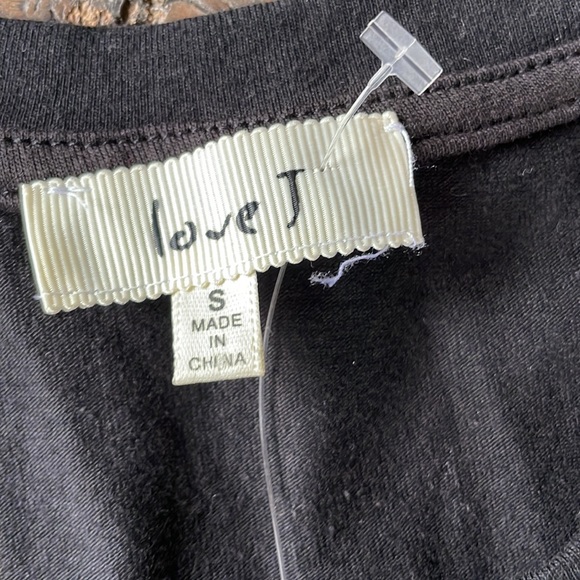 Love J embellished lips tee NWOT - Picture 6 of 7